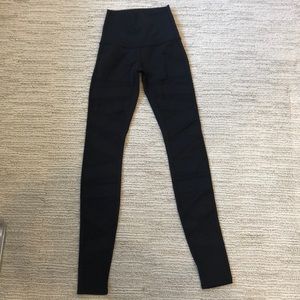 lululemon leggings, mesh zig zag pattern on front